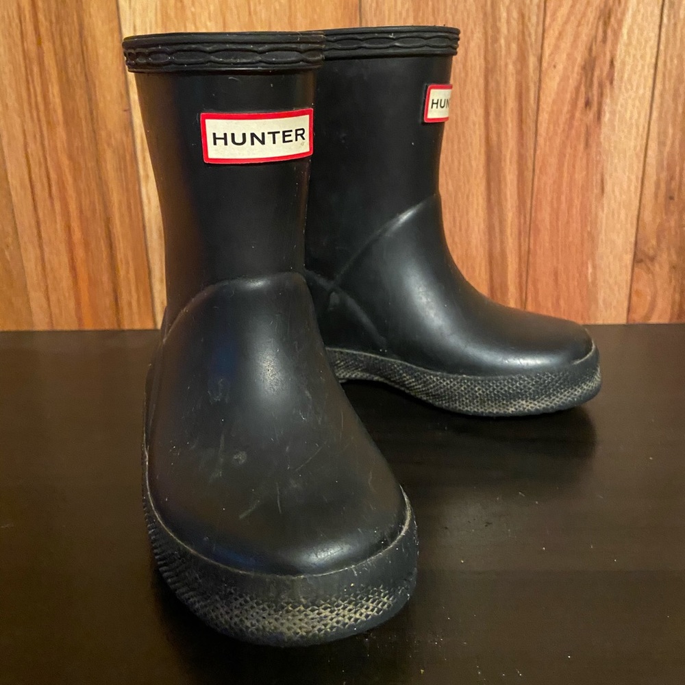 Toddler Hunter black boots. Size 5